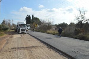 Kepez Odabaşı Mahallesi yolu asfaltlanıyor - Mega TV Odabasi Mahalle yolunda asfalt calismasi 1 min 1 - Mega TV