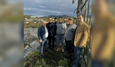 MHP Alanya, fırtınada zarar gören çiftçileri ziyaret etti