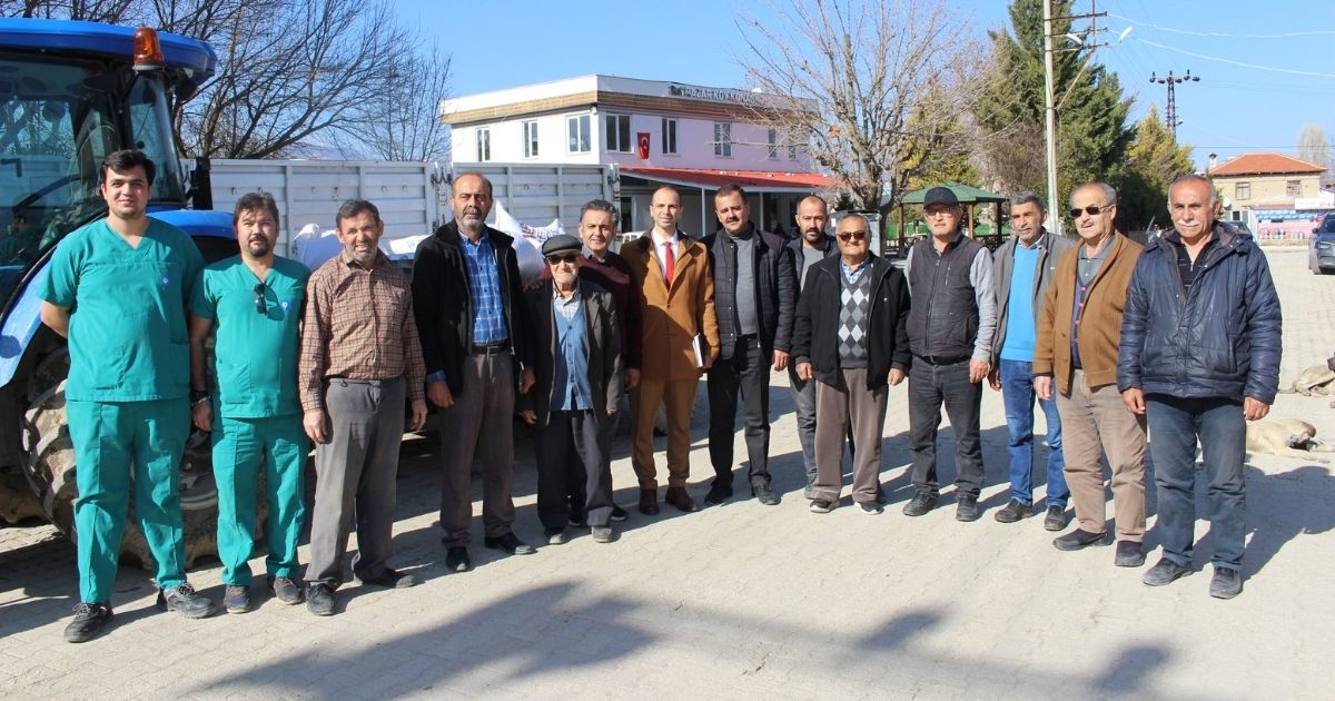 Elmalılı üreticilere süt yemleri teslim edildi