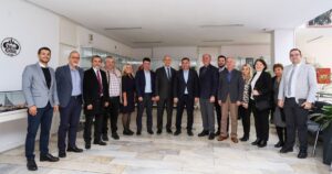 Özçelik’ten nezaket ziyareti - Mega TV WEBSITE SABLON 76 - Mega TV