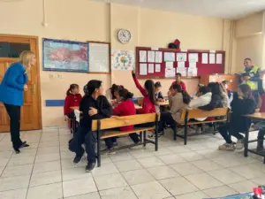 Alanya Belediyesi'nden kırsaldaki çocuklara trafik eğitimi - Mega TV WhatsApp Image 2024 01 02 at 13.33.12 - Mega TV