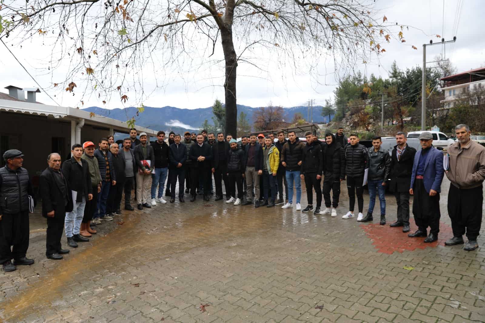 Adem Murat Yücel, Uzunöz Mahallesi'nde vatandaşlarla buluştu - Mega TV IMG-59875