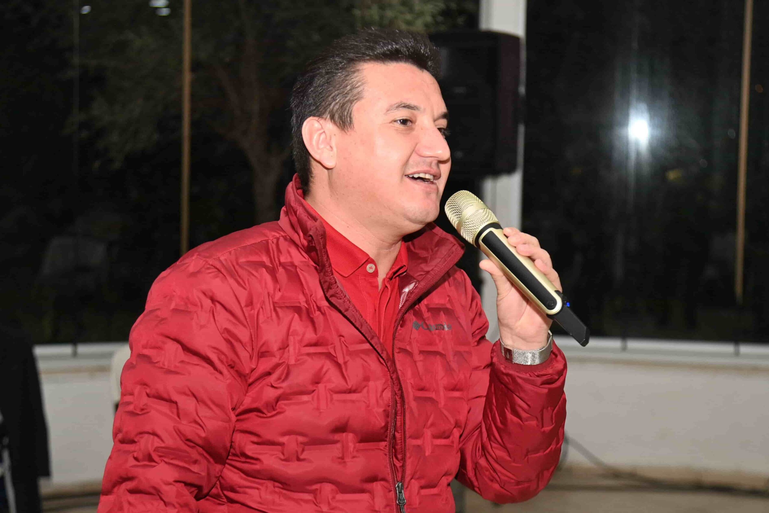 Kumluca Belediye Başkanı Köleoğlu, futbol turnuvası katılımcılarına yemek düzenledi