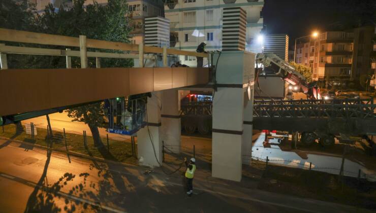 Büyükşehir’den üstgeçitlere bakım onarım çalışması