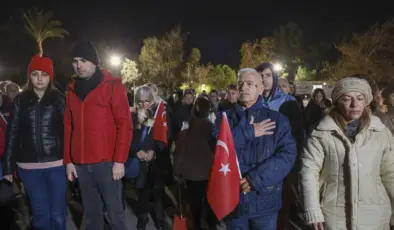 11 İl İçin Deprem Anma Töreni: Dilek Fenerleri Gökyüzüne Uçuruldu