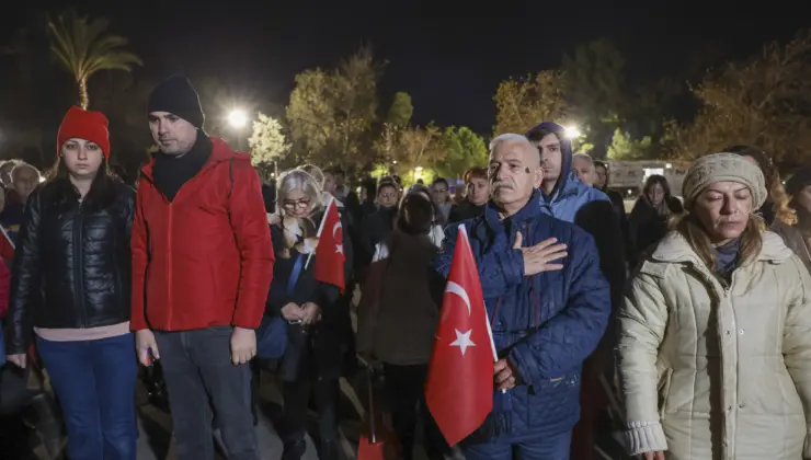11 İl İçin Deprem Anma Töreni: Dilek Fenerleri Gökyüzüne Uçuruldu