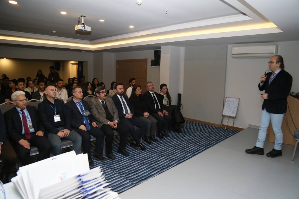 ALKÜ’den bilimsel eğitime tam destek - Mega TV ALKUDEN BILIMSEL EGITIME TAM DESTEK 4 - Mega TV