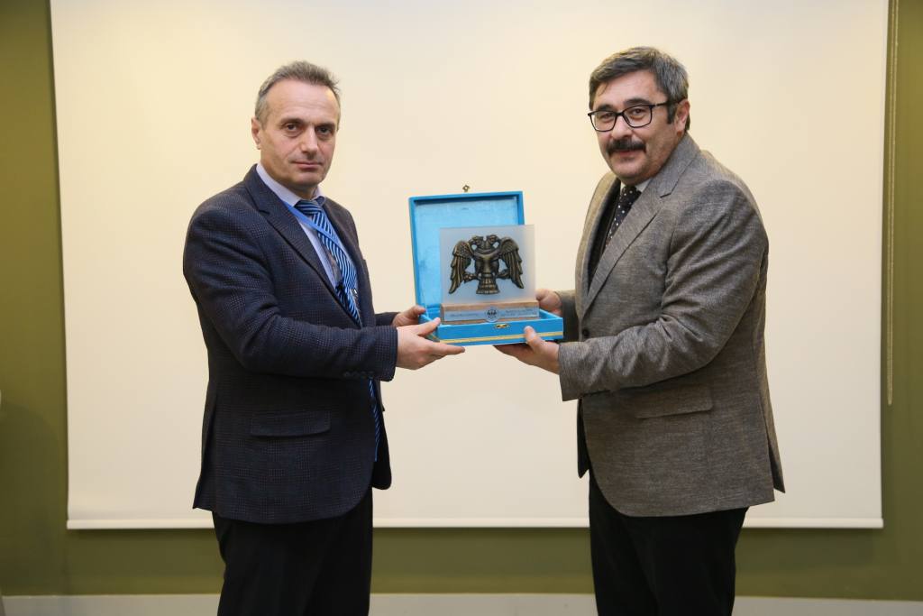 ALKÜ’den bilimsel eğitime tam destek - Mega TV ALKUDEN BILIMSEL EGITIME TAM DESTEK 7 - Mega TV