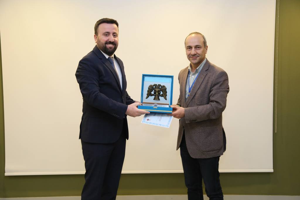 ALKÜ’den bilimsel eğitime tam destek - Mega TV ALKUDEN BILIMSEL EGITIME TAM DESTEK 8 - Mega TV