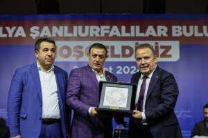 Baskan Bocek Sanliurfalilarla bulustu 8 min - Mega TV