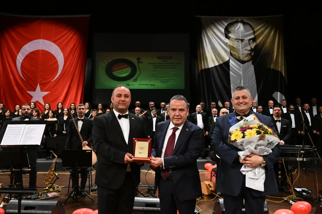 Baskan Bocek Sevda Turkuleri konserini izledi 15 - Mega TV