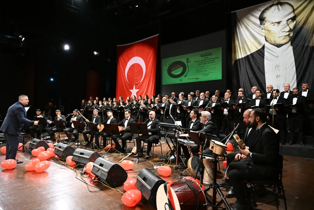 Baskan Bocek Sevda Turkuleri konserini izledi 7 - Mega TV