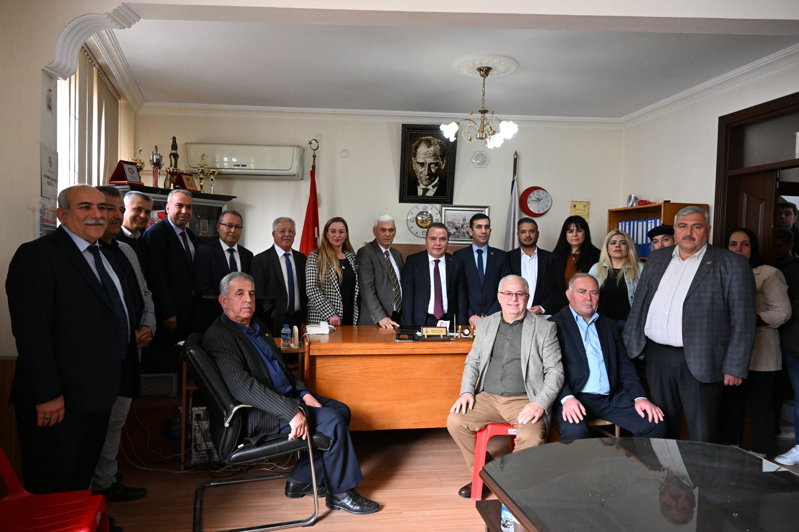 Başkan Böcek Muhtarlarla bir araya geldi