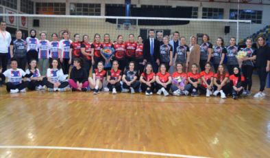 Alanya’da sağlıkçılardan voleybol turnuvası