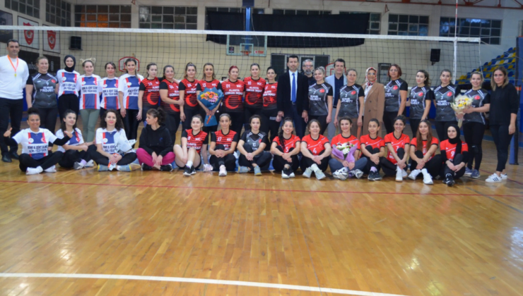 Alanya’da sağlıkçılardan voleybol turnuvası