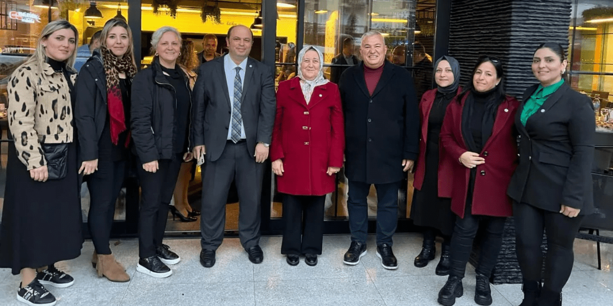 İYİ Parti Adayları kadınlarla buluştu