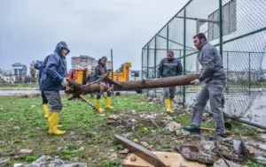 Kepez Belediyesi sel felaketinin izlerini siliyor 6 - Mega TV