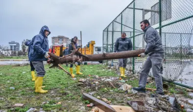 Kepez Belediyesi, sel felaketinin izlerini siliyor