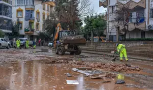 Kepez Belediyesi sel felaketinin izlerini siliyor 8 - Mega TV