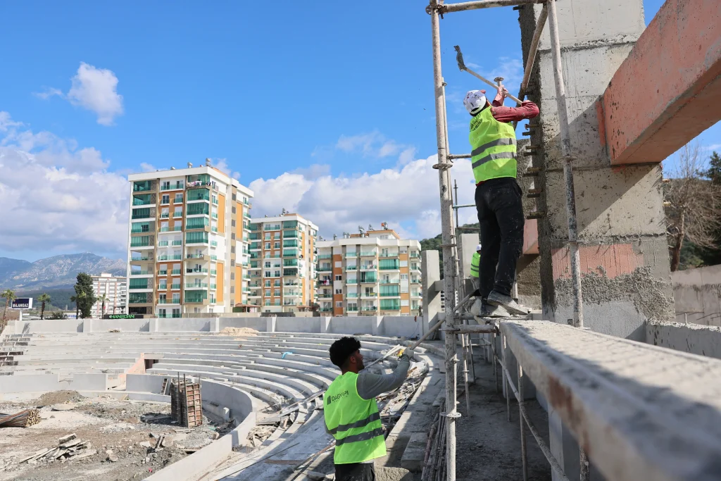 Kumluca’nın yeni simgesi Atatürk Stadyumu yükseliyor - Mega TV Kumlucanin yeni simgesi Ataturk Stadyumu hizla yukseliyor 6 - Mega TV