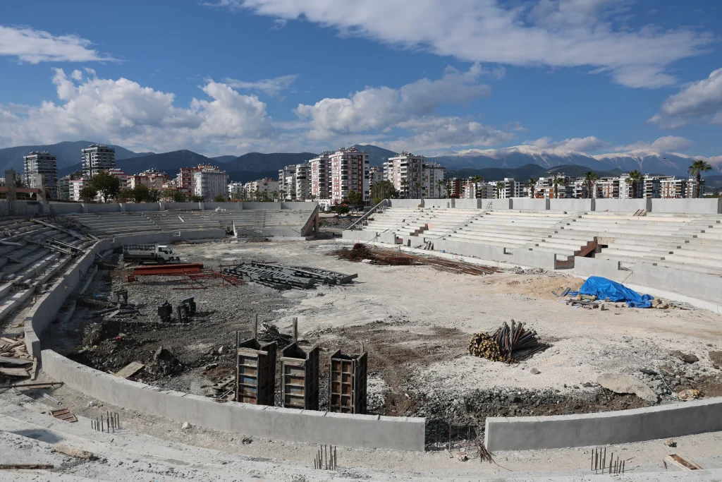 Kumluca’nın yeni simgesi Atatürk Stadyumu yükseliyor - Mega TV Kumlucanin yeni simgesi Ataturk Stadyumu hizla yukseliyor 8 - Mega TV