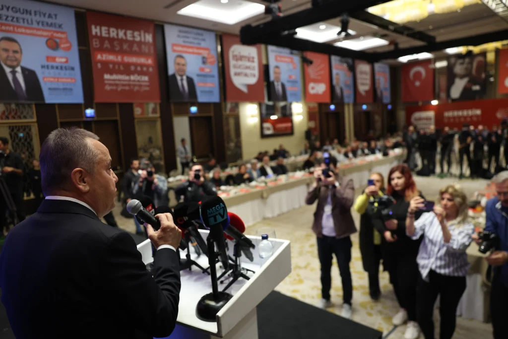 Başkan Böcek Antalya basınıyla buluştu - Mega TV Muhittin Bocek Basin toplantisi 17 - Mega TV
