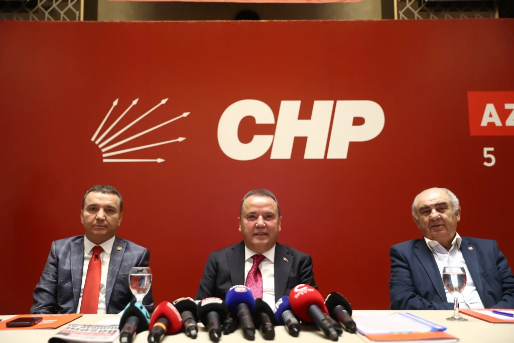 Başkan Böcek Antalya basınıyla buluştu - Mega TV Muhittin Bocek Basin toplantisi 8 - Mega TV