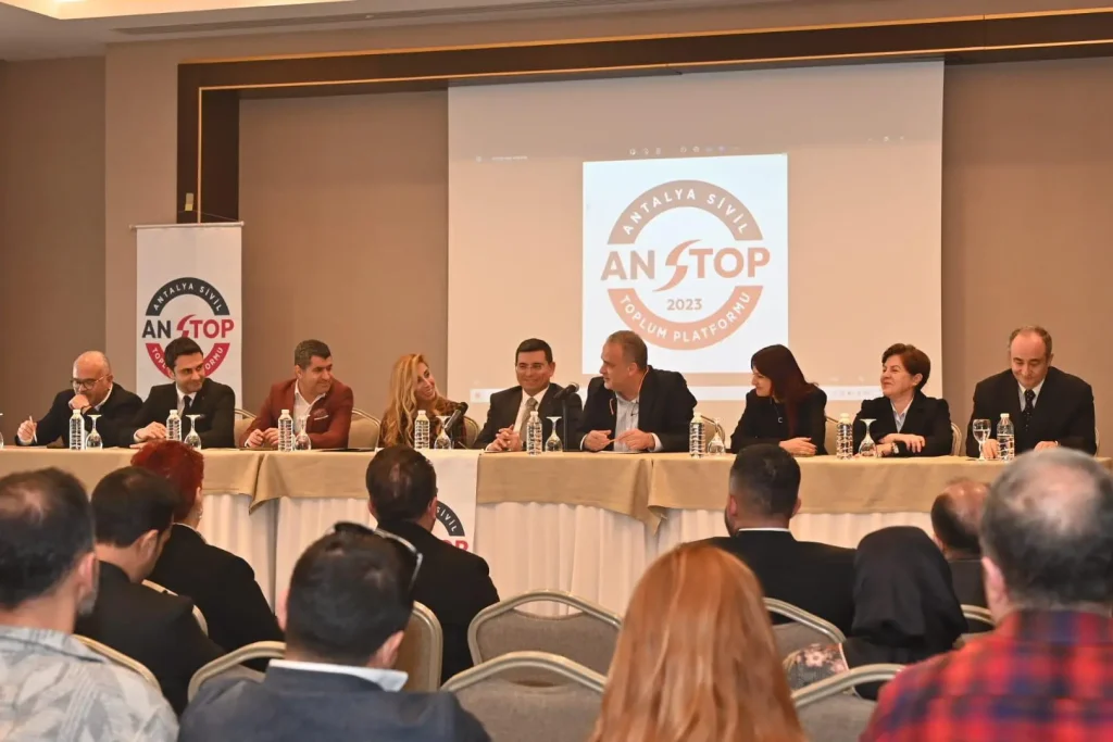 Şehrin dinamikleri sordu, Tütüncü samimiyetle cevapladı - Mega TV Sehrin dinamikleri sordu Tutuncu samimiyetle cevapladi 6 - Mega TV