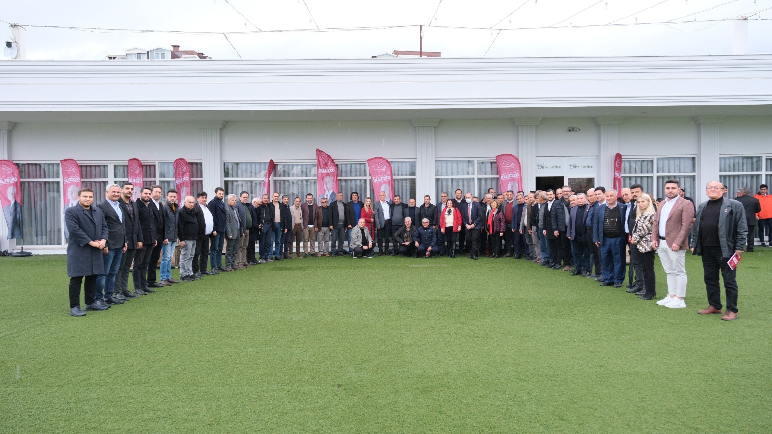 Özçelik’ten muhtarlara eşit hizmet sözü