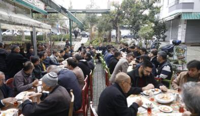 Yücel, esnaf sofrasına konuk oldu