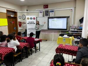 EKO okullarda atıksız yaşam ve atıkların geri kazanımı eğitimi düzenliyor - Mega TV WhatsApp Image 2024 02 16 at 14.55.46 1 - Mega TV