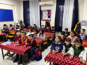 EKO okullarda atıksız yaşam ve atıkların geri kazanımı eğitimi düzenliyor - Mega TV WhatsApp Image 2024 02 16 at 14.55.47 - Mega TV