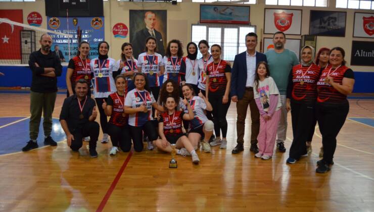 Sağlıkçılarda voleybol turnuvası sona erdi