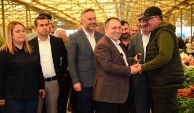 Aksoy, pazarın nabzını tuttu