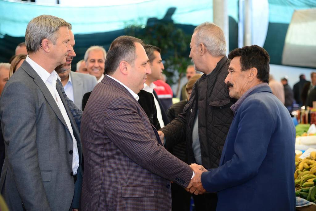 Aksoy, pazarın nabzını tuttu - Mega TV aksoy