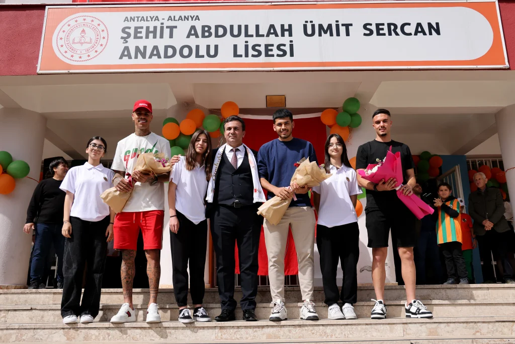 Alanyaspor, öğrencilerle buluştu - Mega TV 3J5A9156 - Mega TV