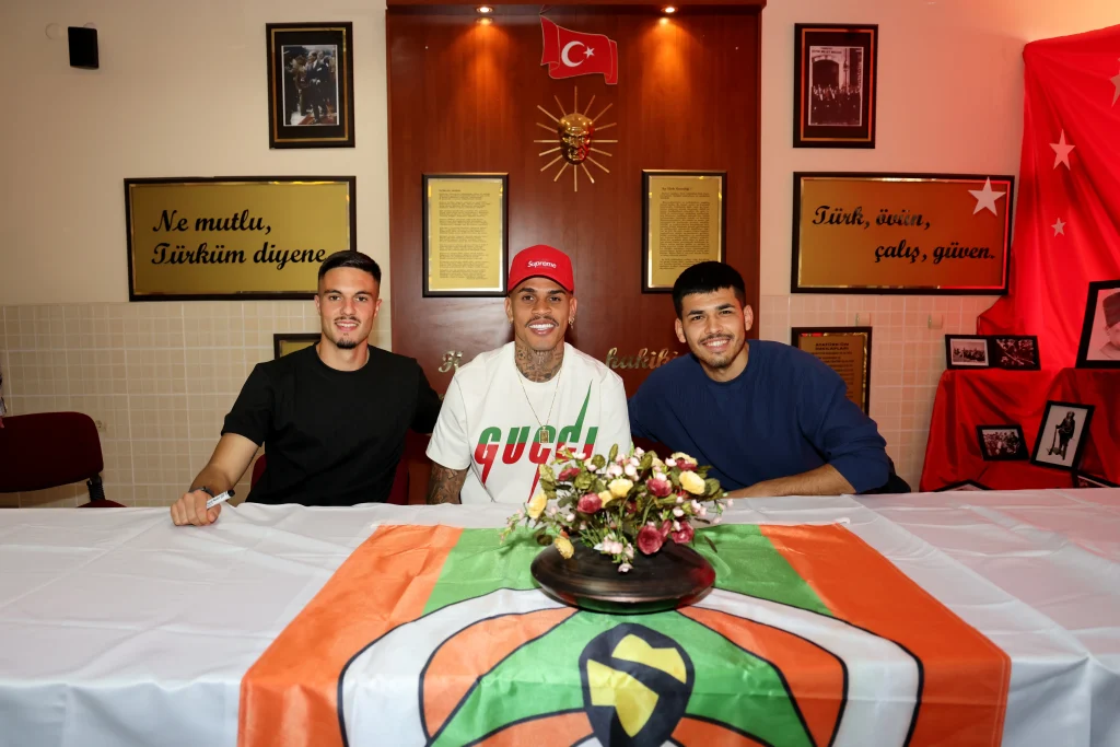 Alanyaspor, öğrencilerle buluştu - Mega TV 3J5A9210 - Mega TV
