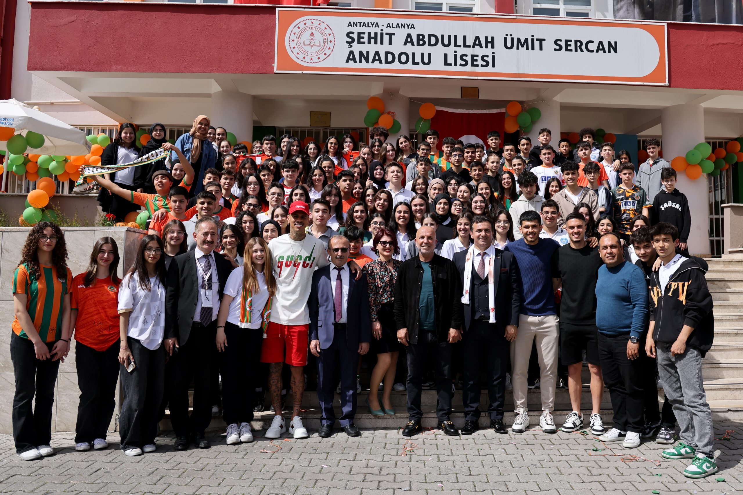Alanyaspor, öğrencilerle buluştu