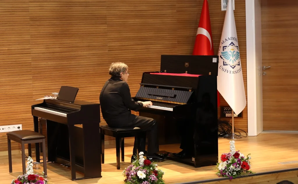 Alanya, en iyi piyanistlerini arıyor - Mega TV ALANYA EN IYI PIYANISTINI ARIYOR 3 - Mega TV