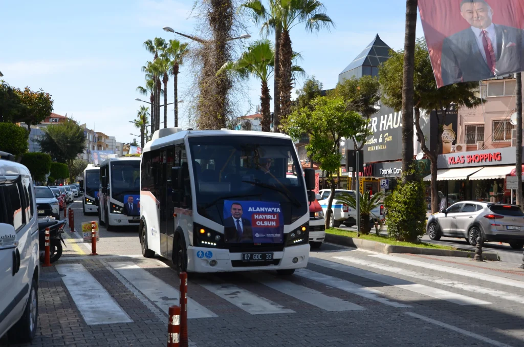 Alanyalı istedi Başkan Böcek yaptı - Mega TV ALANYA ULASIMINA 5 YENI ARAC 2 - Mega TV