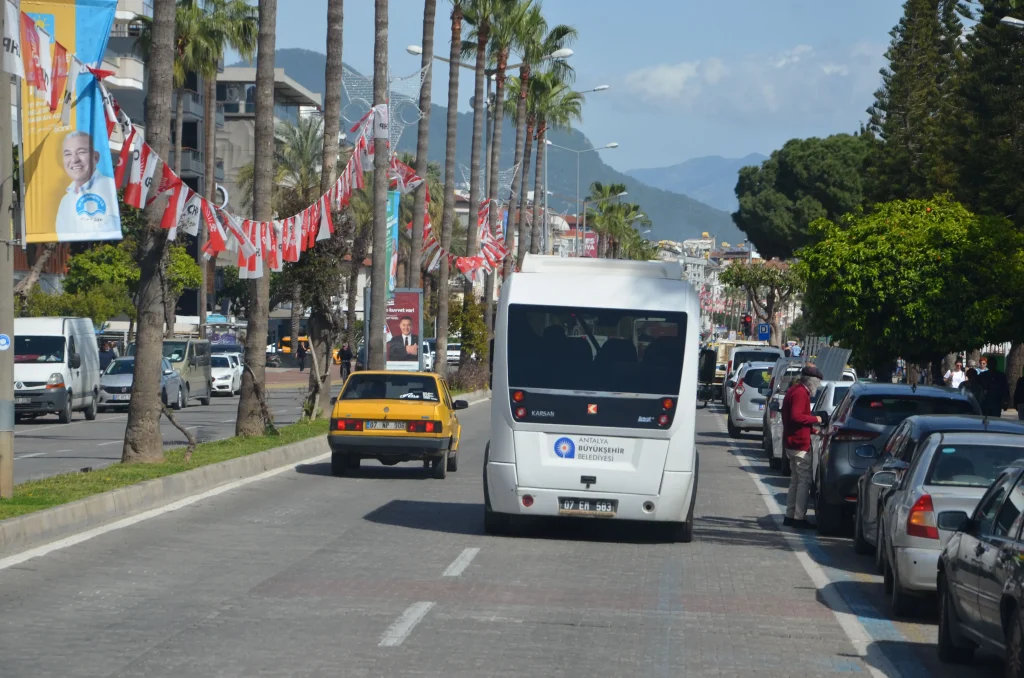 Alanyalı istedi Başkan Böcek yaptı - Mega TV ALANYA ULASIMINA 5 YENI ARAC 4 - Mega TV