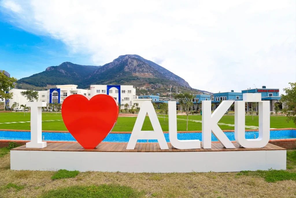 ALKÜ, 25 ülke ile değişim programına hazırlanıyor - Mega TV ALKU 25 ULKE ILE DEGISIM PROGRAMINA HAZIRLANIYOR 4 - Mega TV
