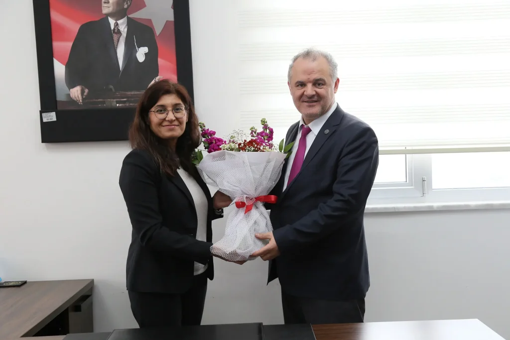 ALKÜ Tıp Fakültesinde bayrak değişimi - Mega TV ALKU TIP FAKULTESINDE BAYRAK DEGISIMI 1 - Mega TV