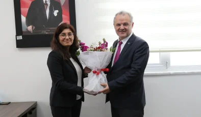 ALKÜ Tıp Fakültesinde bayrak değişimi