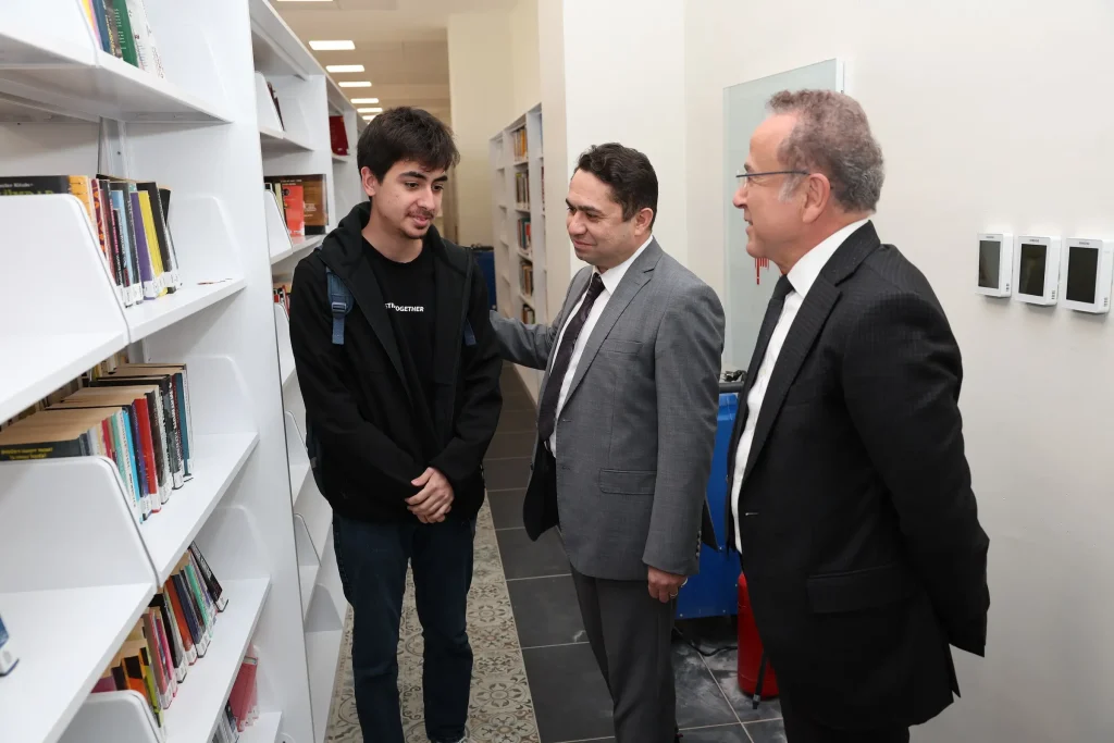 ALKÜ ve Alanya Üniversitesi kütüphaneleri ortak kullanacak - Mega TV ALKU VE ALANYA UNIVERSITESI KUTUPHANELERINI ORTAK KULLANACAK 7 - Mega TV