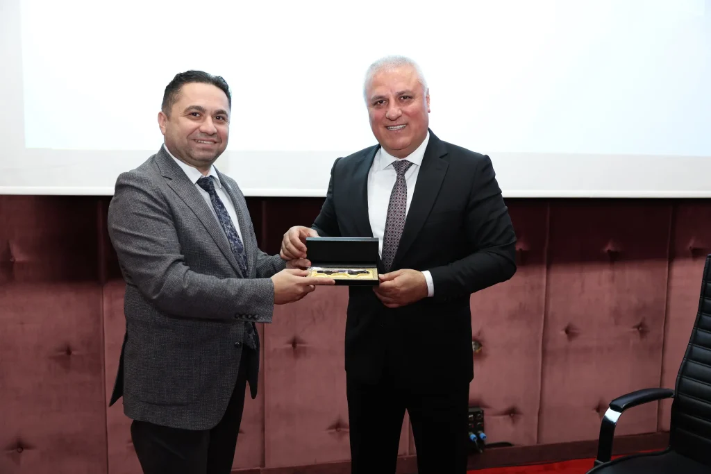 ALTSO Başkanı Erdem, ALKÜ’de tecrübelerini anlattı - Mega TV ALTSO BASKANI ERDEM ALKUDE TECRUBELERINI ANLATTI 2 - Mega TV