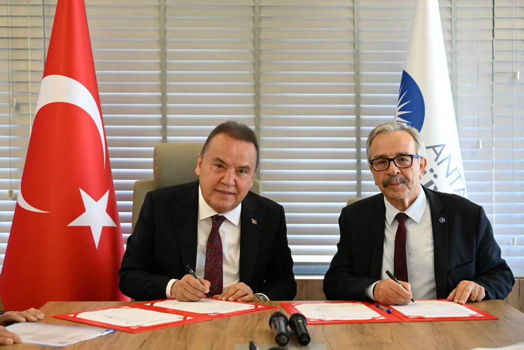 Antalya Büyükşehir Belediyesi’nden iki önemli protokol - Mega TV BASKAN PROTOKOL IMZA 2 - Mega TV