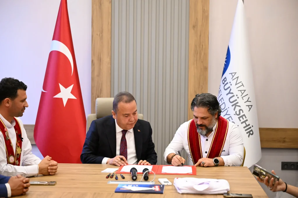 Antalya Büyükşehir Belediyesi’nden iki önemli protokol - Mega TV BASKAN PROTOKOL IMZA 6 - Mega TV