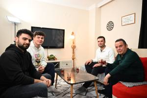 Başkan Böcek sahurunu öğrencilerle yaptı - Mega TV Baskan Bocek Sahur 2 min - Mega TV