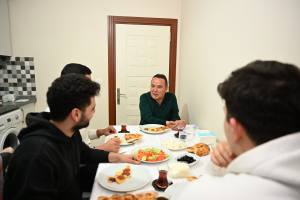 Başkan Böcek sahurunu öğrencilerle yaptı - Mega TV Baskan Bocek Sahur 7 min - Mega TV